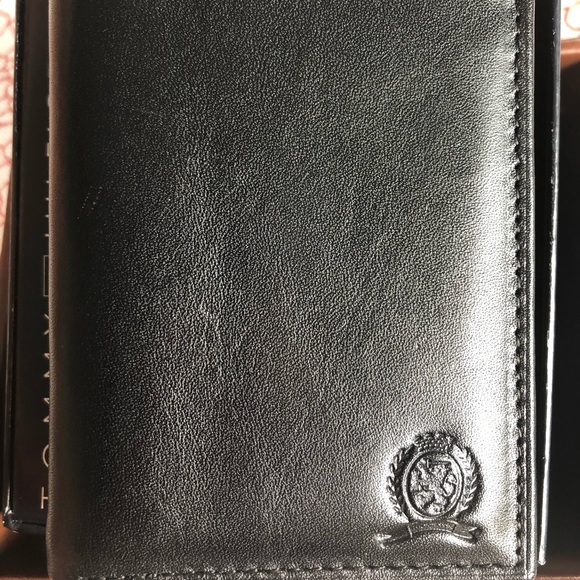Leather Tommy Hilfiger Wallet - Picture 1 of 3